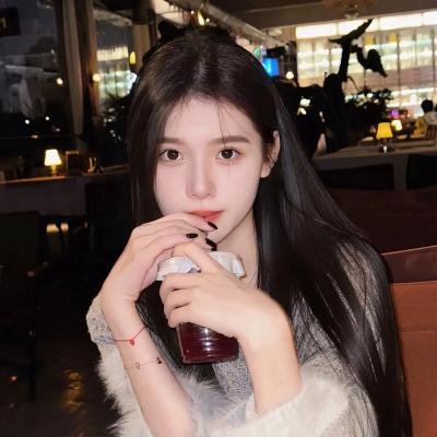 她从星光中走来